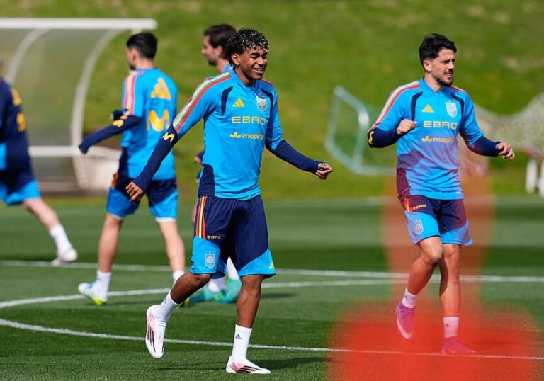 Фото для новини:Барселона висунула прохання збірній Іспанії щодо Ямаля