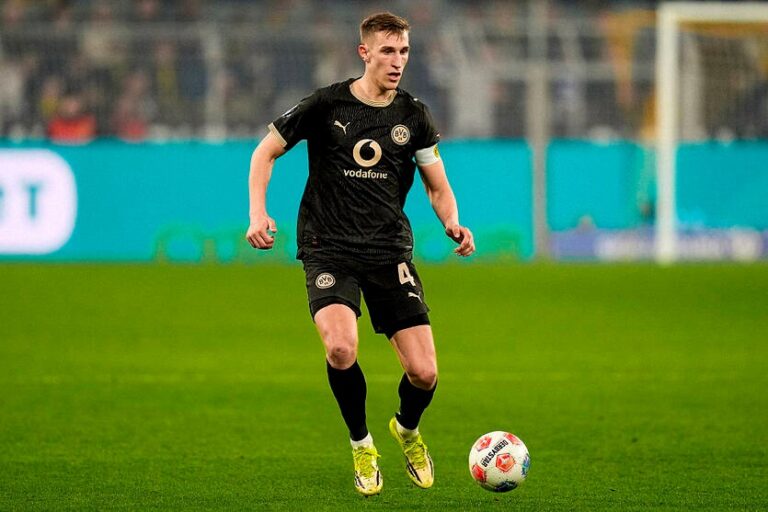 Фото для новини:Боруссія вирішила питання контракту ключового захисника