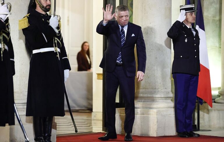 Фото для новини:Фіцо допустив блокування кредиту для України