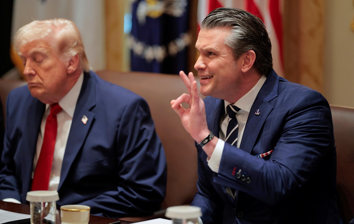 Фото для новини:Глава Пентагону торгував акціями перед нападом на Іран - ЗМІ