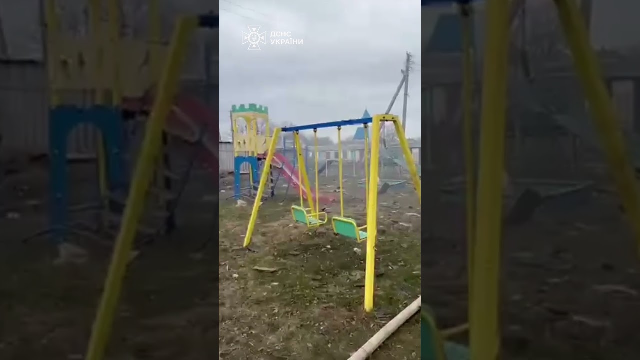 Фото для новини:Рятувальники встигли в укриття за секунди до вибуху