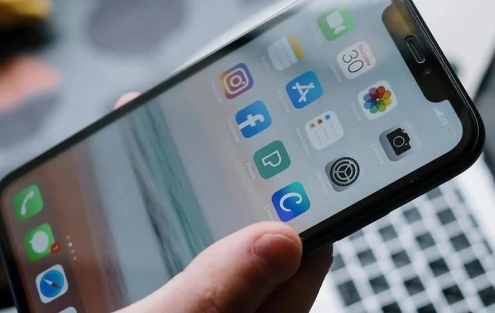 Фото для новини:iPhone гальмує: 10 хитрощів, що миттєво зроблять його швидшим