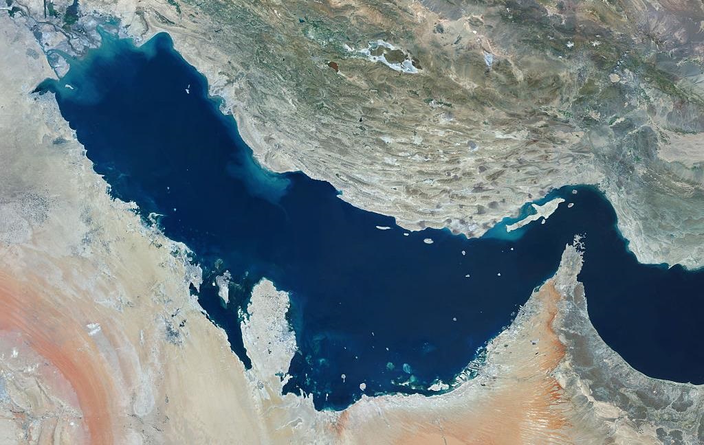 Фото для новини:Іран пропускає танкери через Ормуз за гроші - ЗМІ