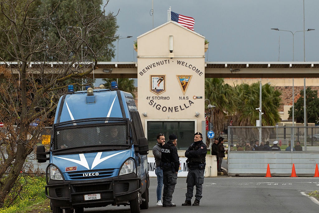 Фото для новини:Італія заборонила США використовувати базу на Сицилії - ЗМІ