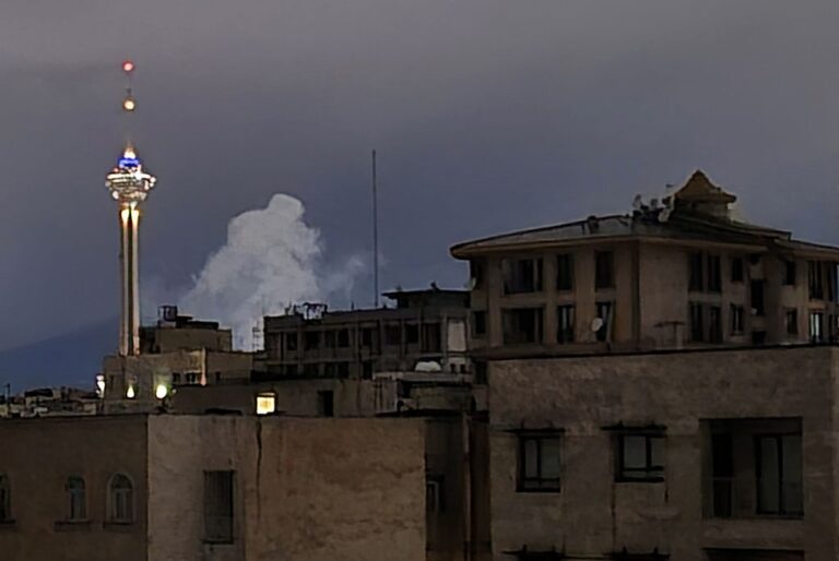 Фото для новини:Ізраїль добиває військову промисловість Ірану