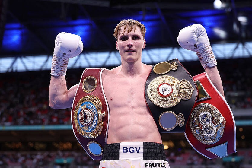 Фото для новини:Лапін провчив латвійця на рингу за якусь хвилину