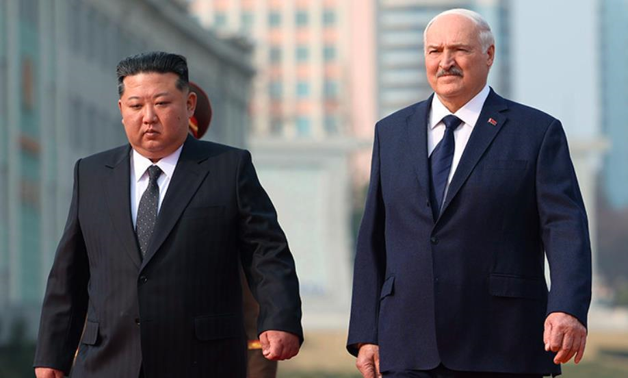 Фото для новини:Лукашенко приїхав до Кім Чен Ина: домовилися про "дружбу та співпрацю"