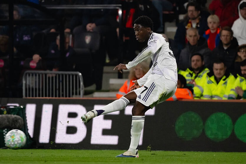 Фото для новини:Манчестер Юнайтед підготував контракти для двох своїх гравців