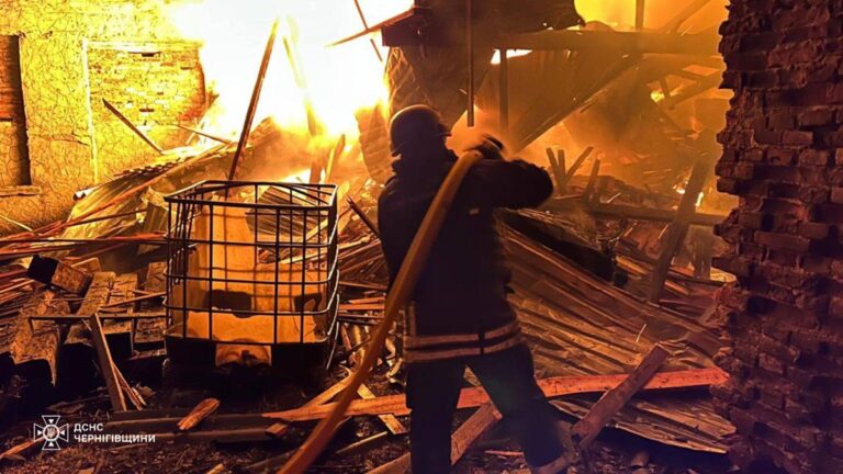 Фото для новини:На Чернігівщині РФ вдарила по підприємству