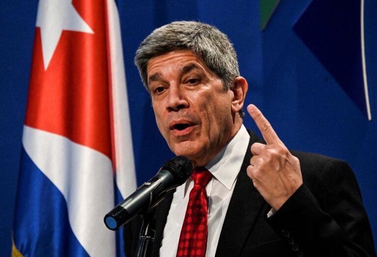 Фото для новини:На Кубі заявили, що готуються до війни зі США