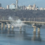 Фото для новини:На мосту Патона сталася аварія тепломережі, частина Києва без тепла