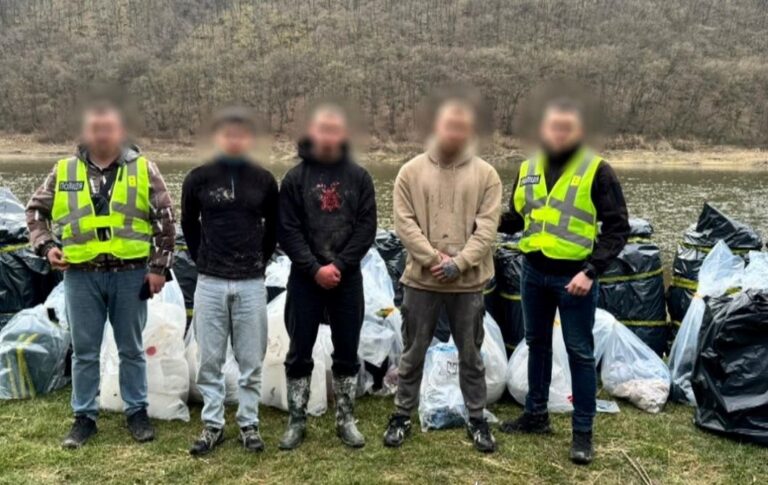 Фото для новини:На Прикарпатті юнаки налагодили масштабне нарковиробництво