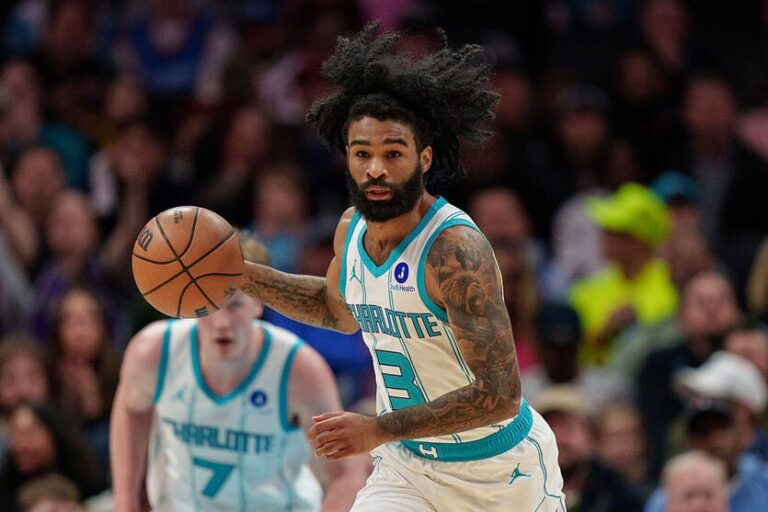 Фото для новини:НБА: Шарлотт перемагає, Фенікс падає