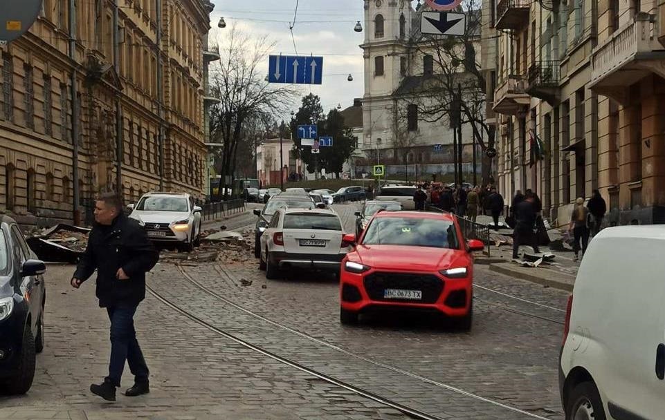 Фото для новини:Обстріл Львова: є нові влучання, кількість постраждалих зросла