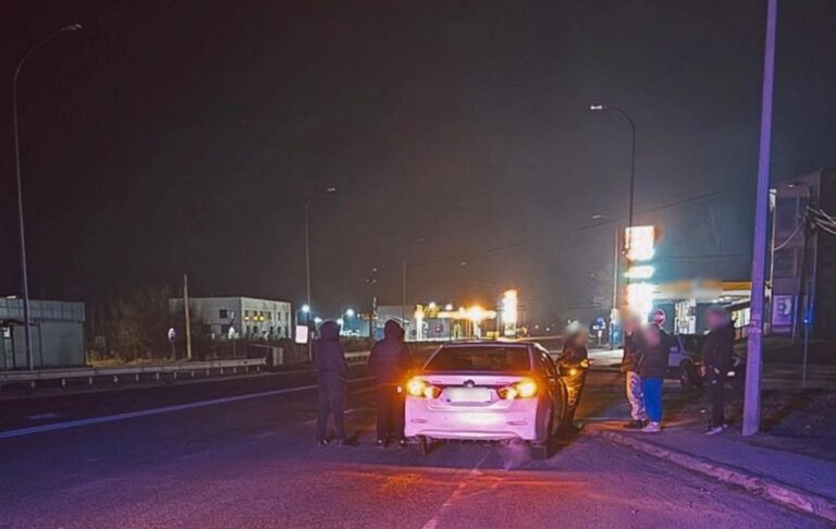 Фото для новини:Під Києвом поліцейський збив 20-річну дівчину на переході