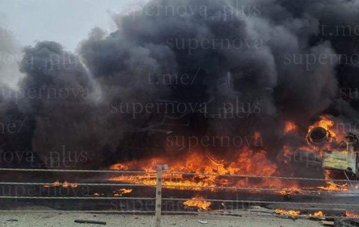 Фото для новини:Під Таганрогом росіяни згоріли в ДТП із бензовозом