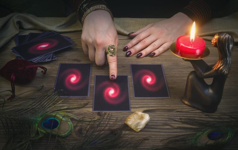 Фото для новини:Половина росіян вірить у домовиків і ясновидців - опитування