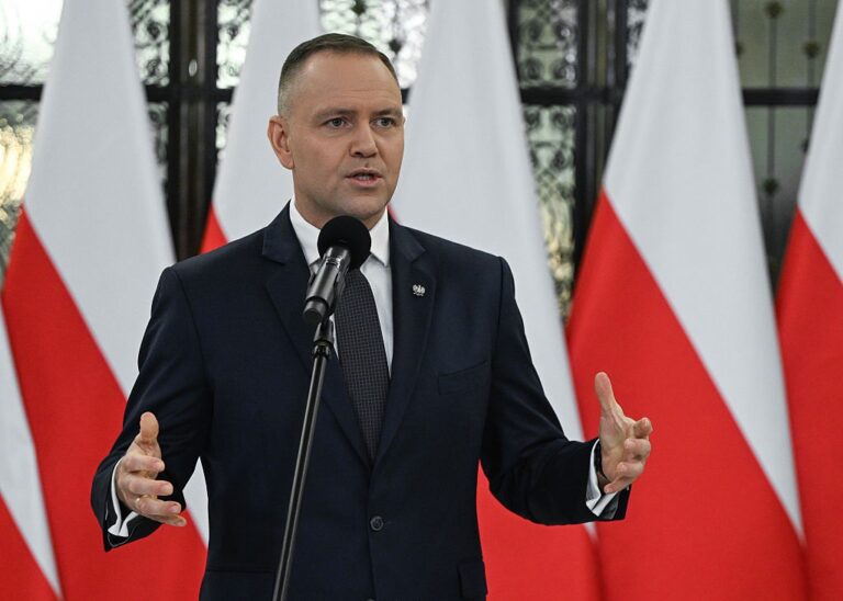 Фото для новини:Польща амністувала добровольців в Україні