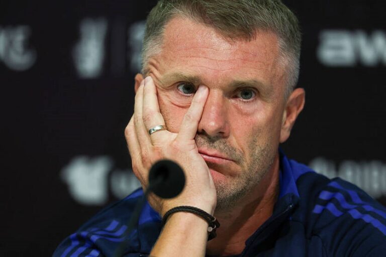 Фото для новини:Ребров говорить про можливе розставання з командою, пропонуючи почекати