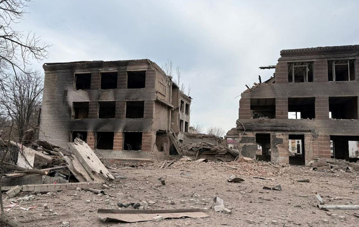 Фото для новини:РФ ударила по Слов'янську: пошкоджено єдиний на Донеччині пологовий будинок