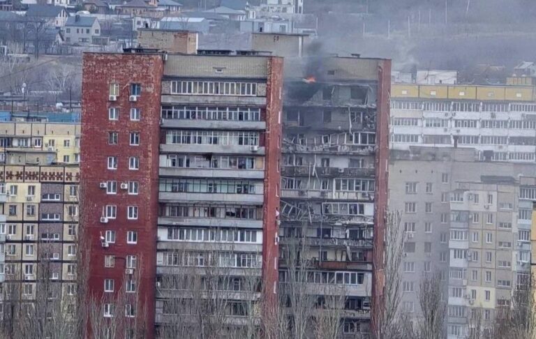 Фото для новини:Росіяни атакували багатоповерхівку в Дніпрі