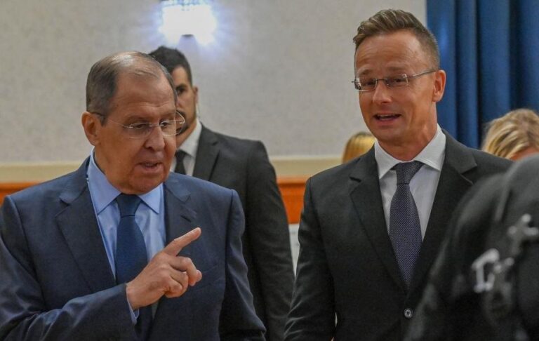 Фото для новини:Сійярто просив Лаврова сприяти перемозі партії Фіцо - ЗМІ