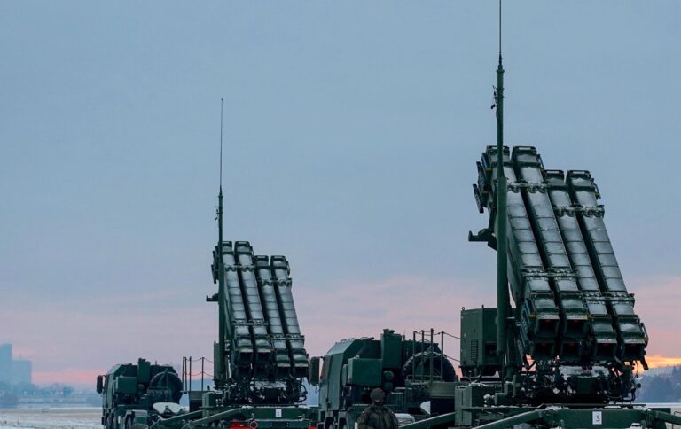 Фото для новини:США міркують про перенаправлення зброї для України на Близький Схід - ЗМІ