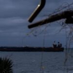 Фото для новини:Танкер із російським пальним, який прямував до Куби, змінив курс