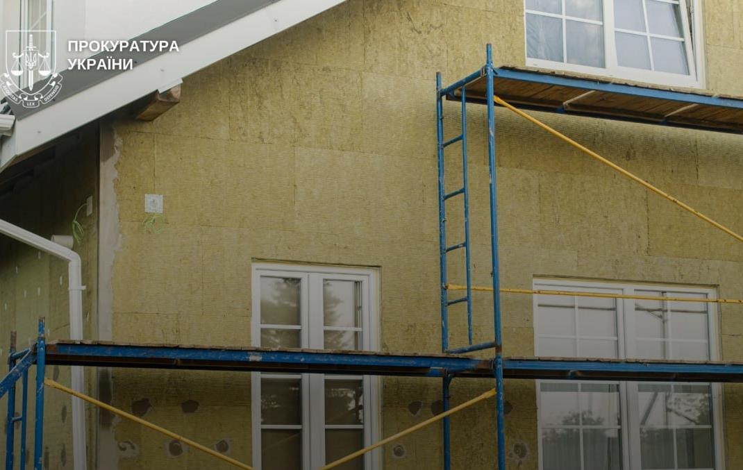 Фото для новини:У Дніпрі посадовець переплатив 11 млн на утепленні будинку