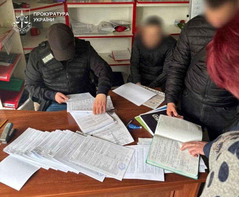 Фото для новини:У Києві викрили схему незаконного оформлення авто на 6,5 млн