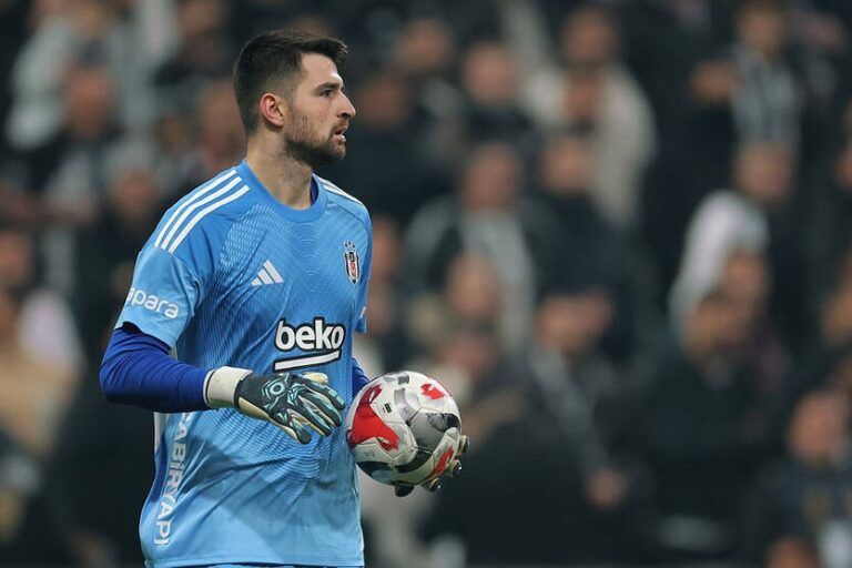 Фото для новини:У планах Турана - замінити Різника на іншого воротаря