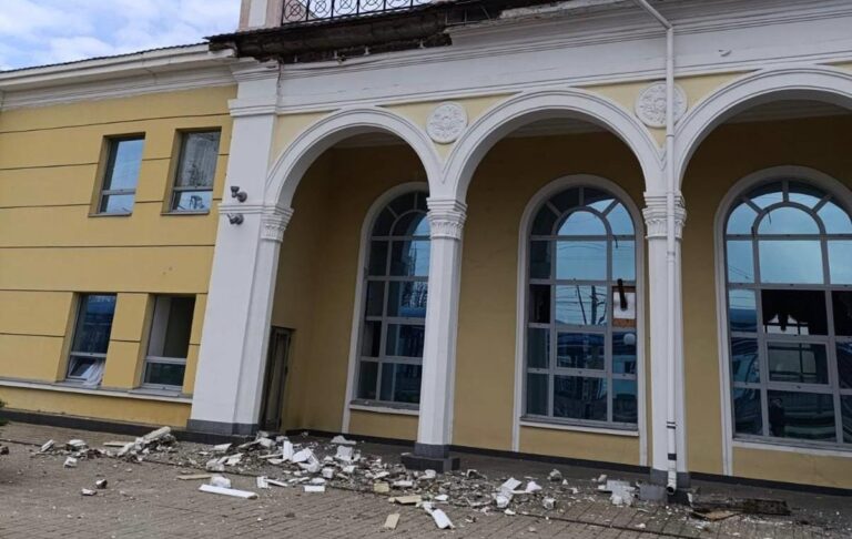 Фото для новини:У Слов&rsquo;янську атаковано залізницю, є поранені