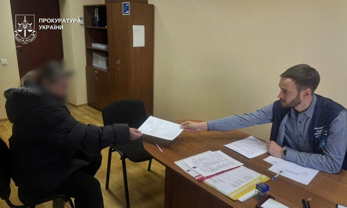 Фото для новини:Утримувала вовка і лисицю у квартирі - киянці оголосили підозру