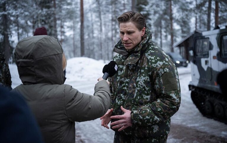 Фото для новини:В ЄС перевірять, чи надходить зброя США в Україну