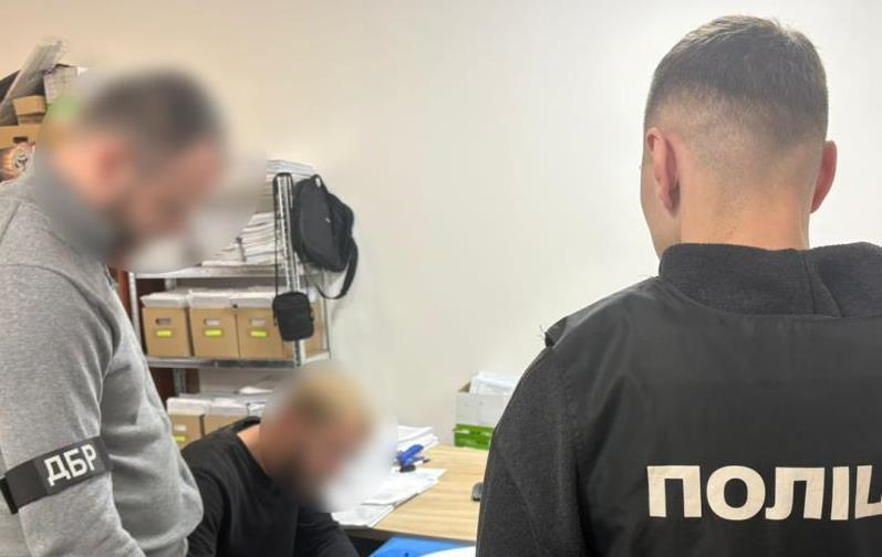 Фото для новини:Військові незаконно звільнилися зі служби та отримали 100 000 грн виплат