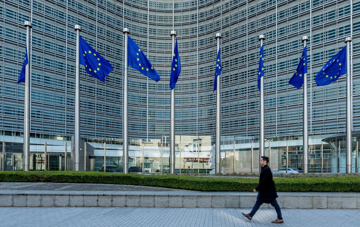 Фото для новини:ЄК передала Раді список законів, що дозволять Києву отримати фіндопомогу