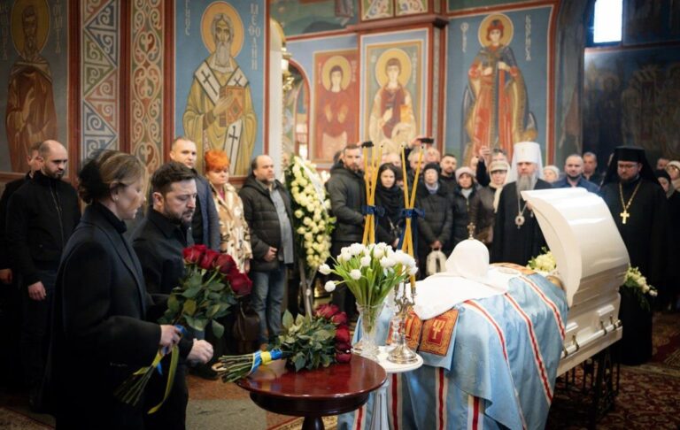 Фото для новини:Зеленський попрощався з патріархом Філаретом