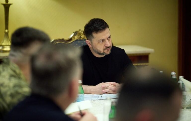 Фото для новини:Зеленський зустрівся з військовими в Джидді