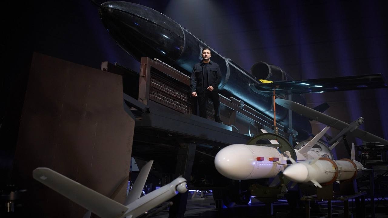 Фото для новини:Володимир Зеленський привітав працівників оборонно-промислового комплексу з професійним днем