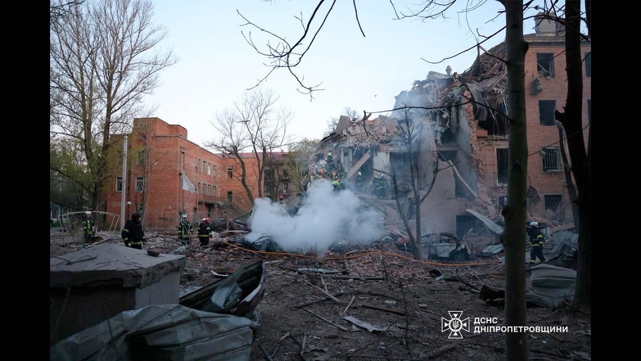 Фото для новини:Ворог масовано атакував Дніпро