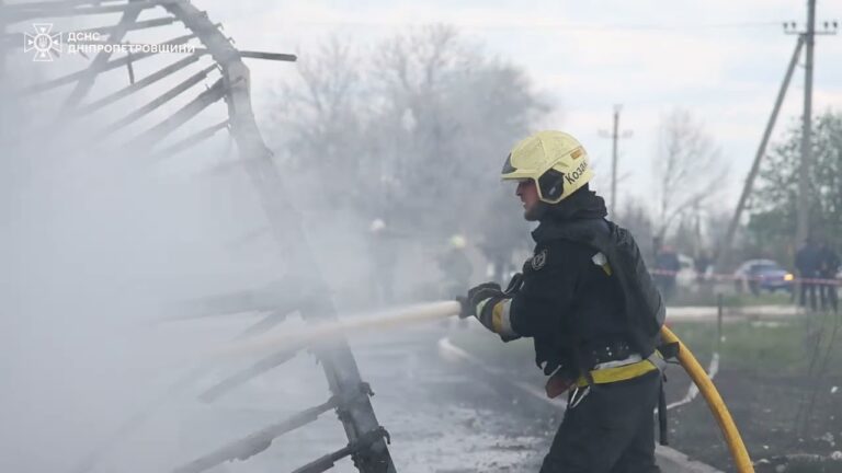 Фото для новини:росіяни завдали ракетного удару по Дніпру: є загиблі та поранені