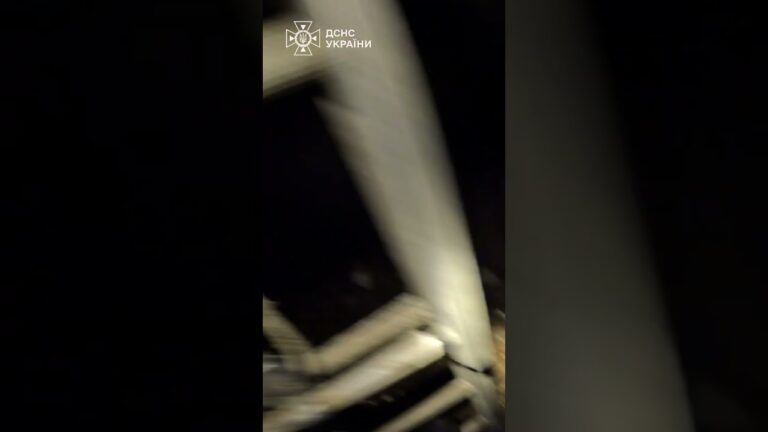 Фото для новини:«ВІДХОДЬ! ЛЕТИТЬ!»: рятувальники під прицілом дронів у Краматорську!