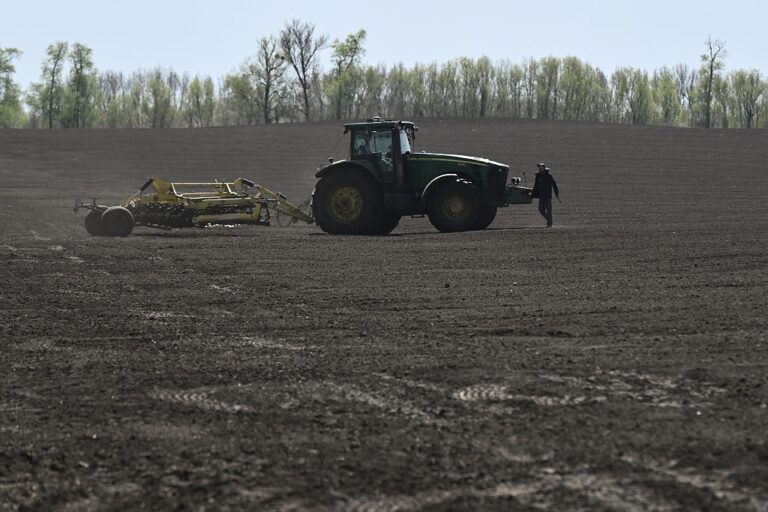 Фото для новини:Аграрії України прискорили темпи весняної сівби