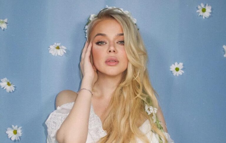 Фото для новини:Аліна Гросу вперше стала мамою