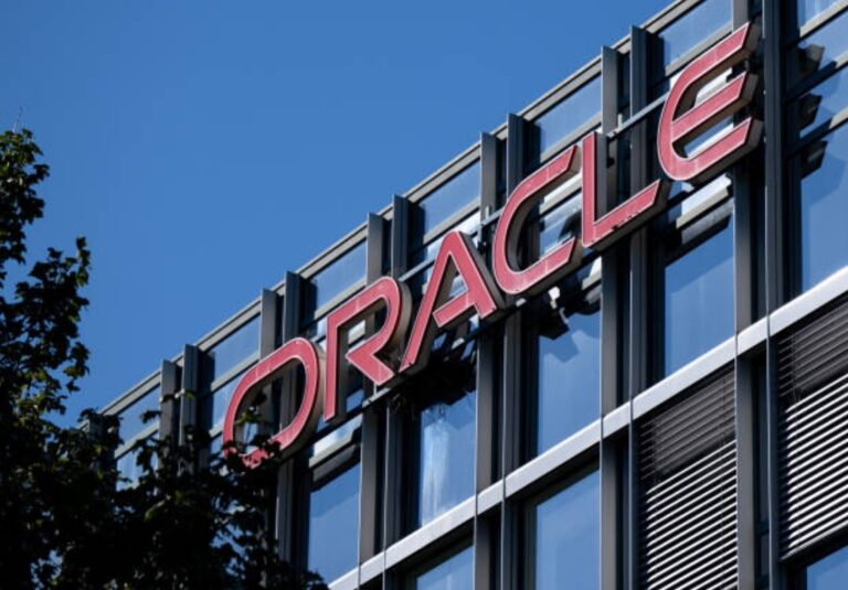 Фото для новини:Американський техгігант Oracle за один день звільнив 30 тисяч осіб