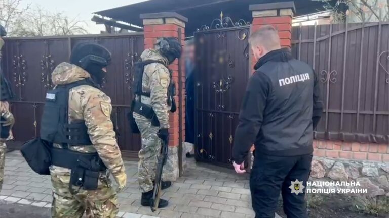 Фото для новини:Нацполіція викрила організовану групу, яка роками привласнювала квартири померлих та одиноких людей