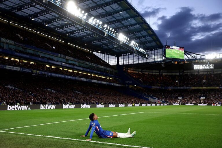 Фото для новини:Челсі може увійти в історію з негативного боку