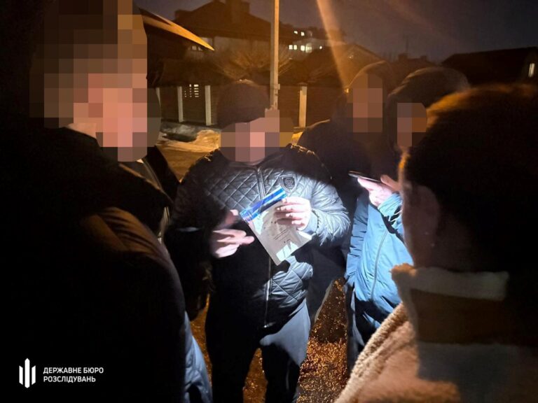 Фото для новини:Чиновник-хабарник перерахує 1,5 млн грн на ЗСУ - ДБР