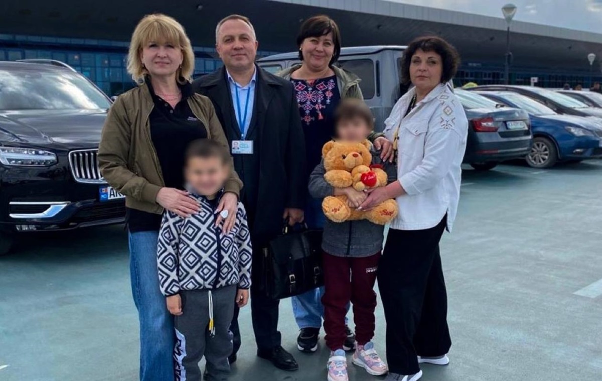 Фото для новини:До України з Казахстану повернули двох дітей - омбудсмен