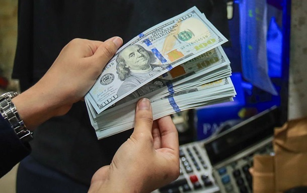 Фото для новини:Долар і євро пішли вниз в обмінниках